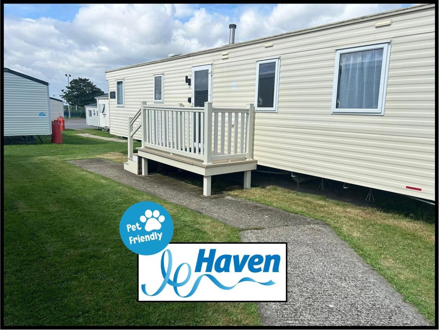 Blue Dolphin Holiday Park Gristhorpe Exterior foto
